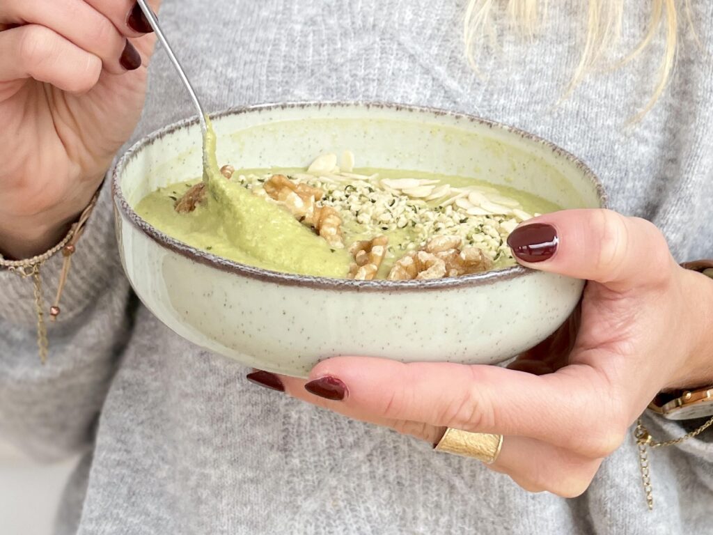 Skin glow MATCHA smoothie bowl